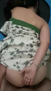 后入大屁股人妻、还不让拍
