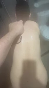 鸳鸯浴骚母狗突然来性欲撅着大屁股求后入