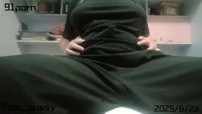 自慰喷尿，还蛮爽的