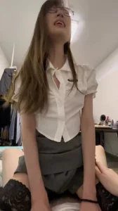约操学生眼镜妹露脸女上骑乘反差十足骚的一批