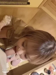 奖励母狗吃酸奶大香肠
